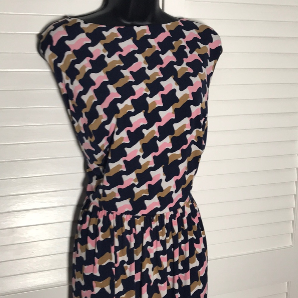 Patterned Dress - Picture 4 of 5